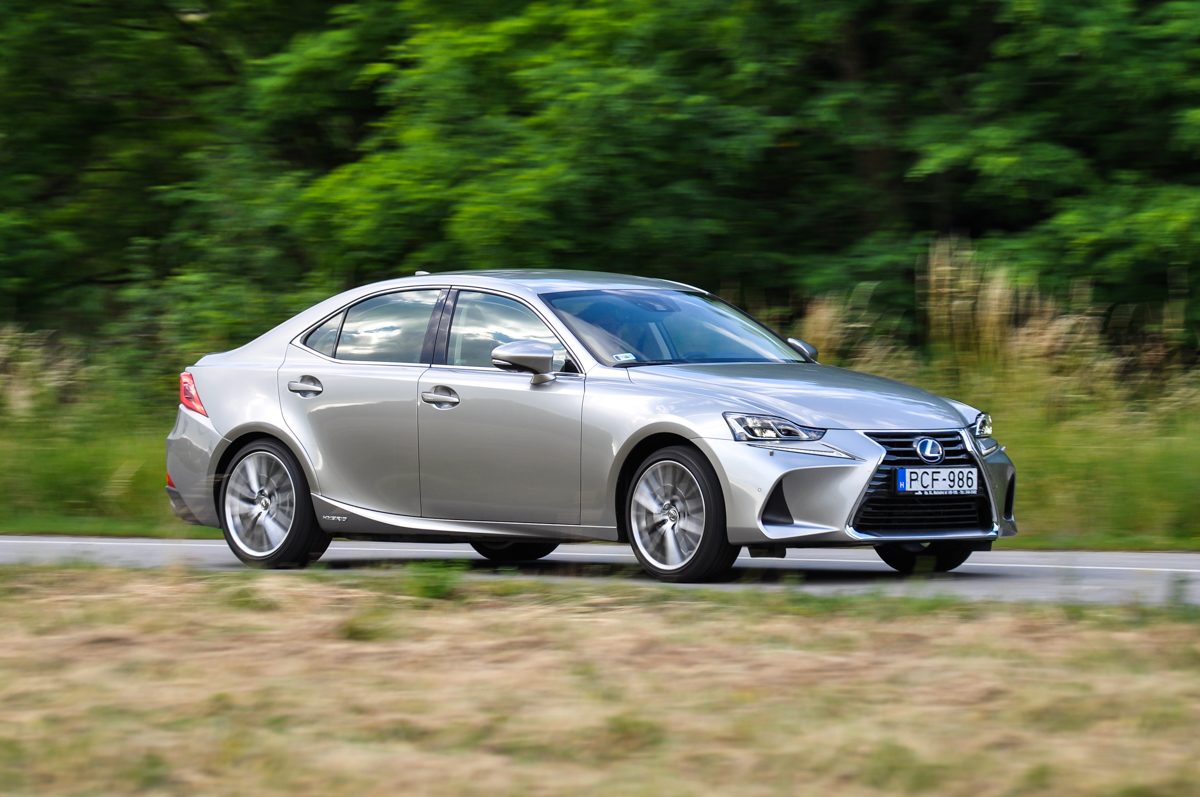 LEXUS IS