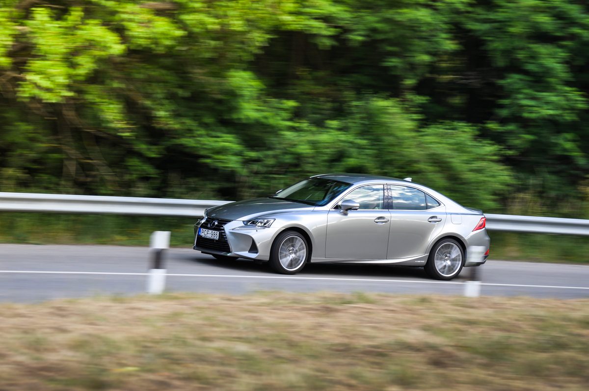 LEXUS IS
