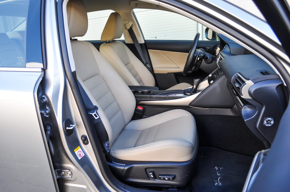 LEXUS IS