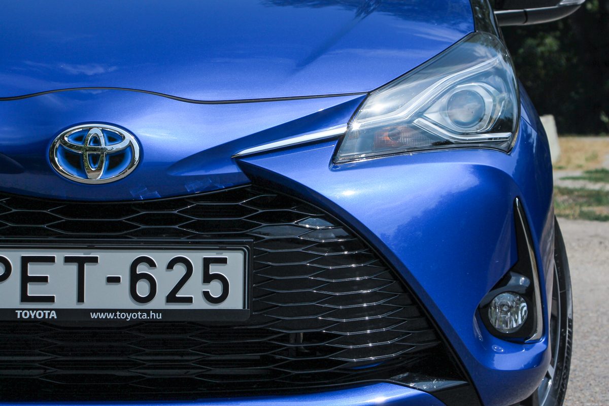 TOYOTA YARIS