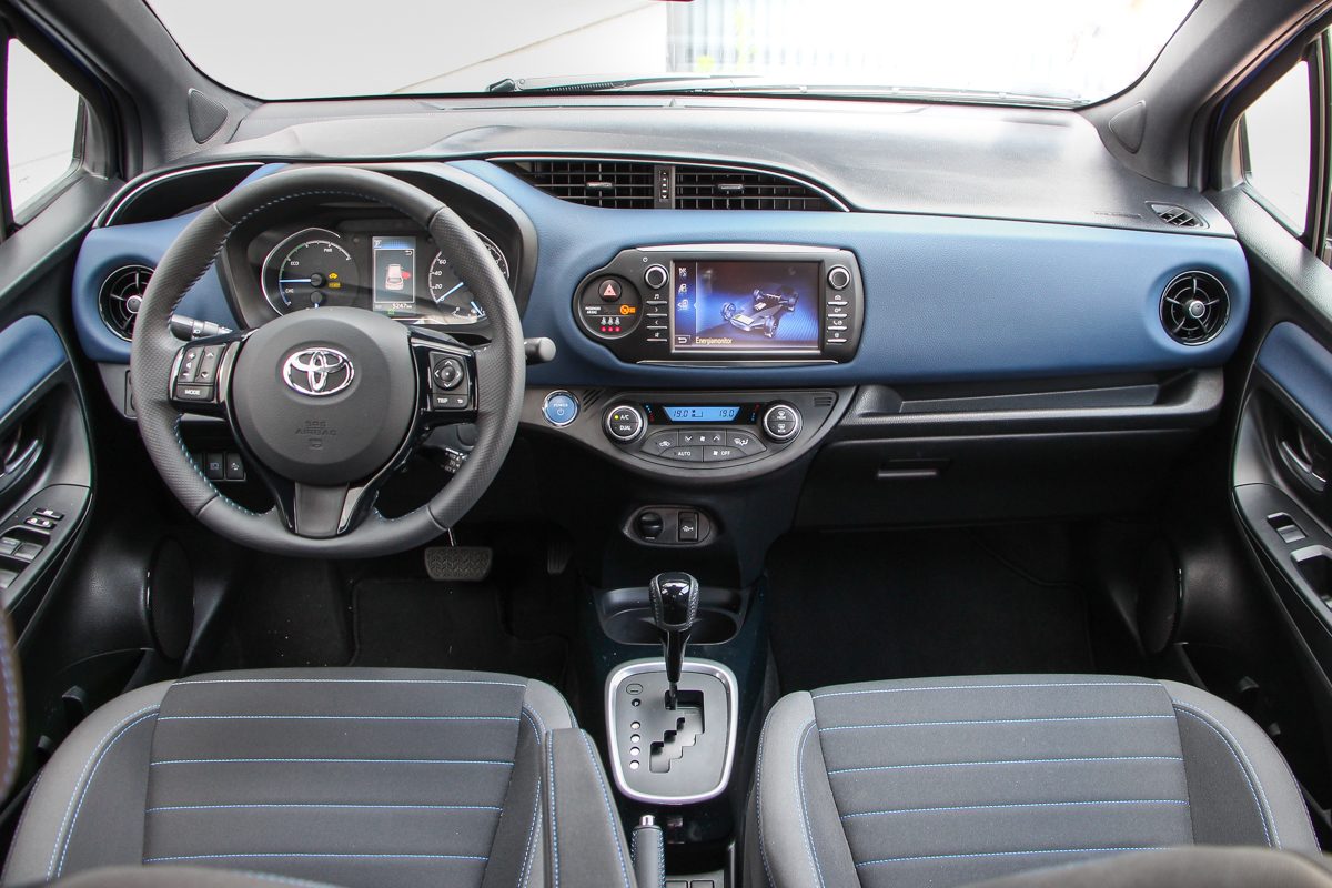 TOYOTA YARIS