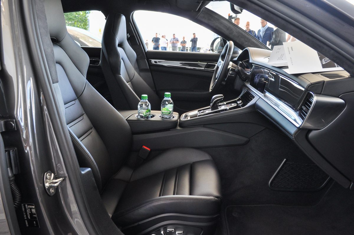 PORSCHE PANAMERA