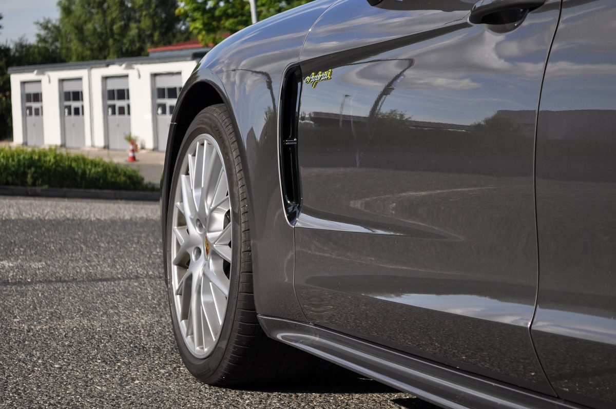 PORSCHE PANAMERA