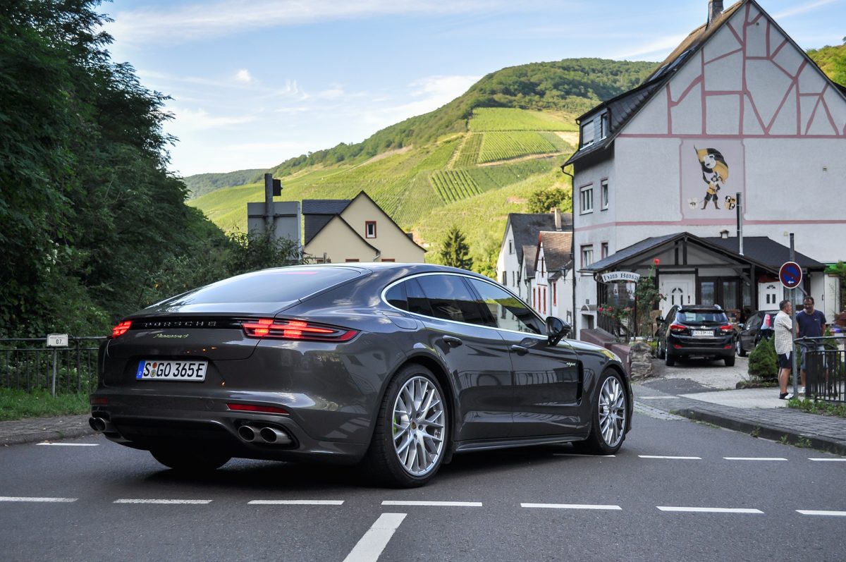 PORSCHE PANAMERA