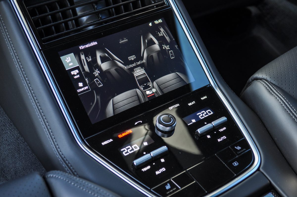 PORSCHE PANAMERA