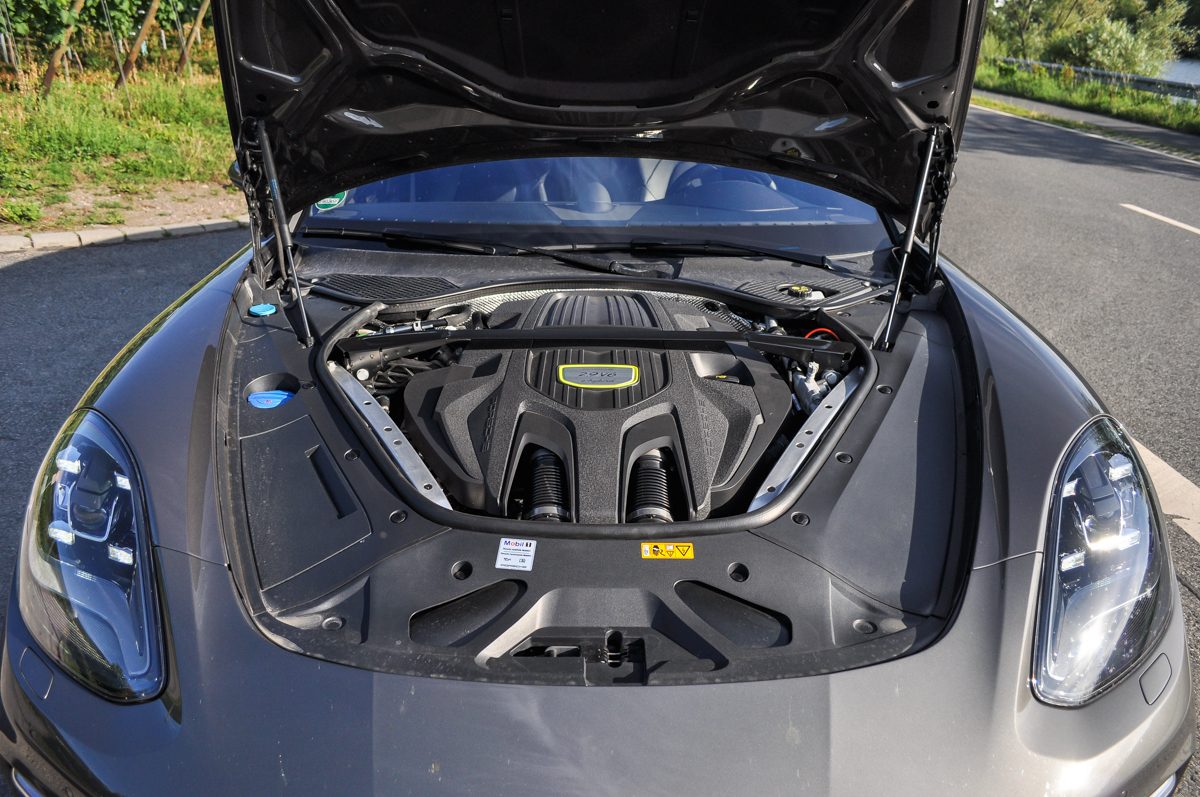 PORSCHE PANAMERA