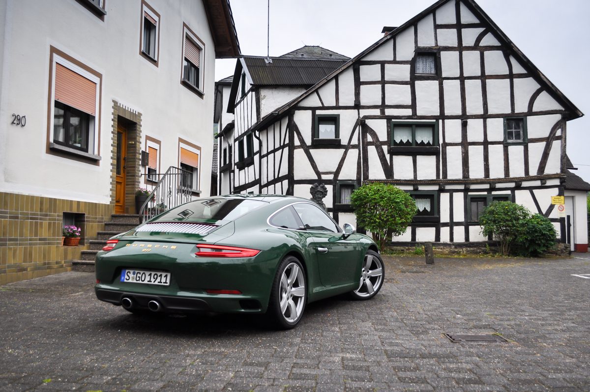 PORSCHE 911