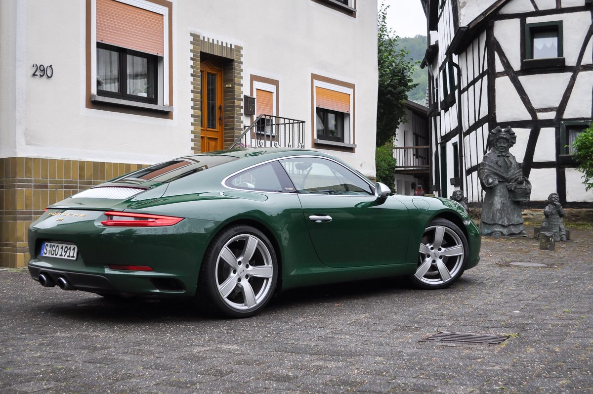 PORSCHE 911