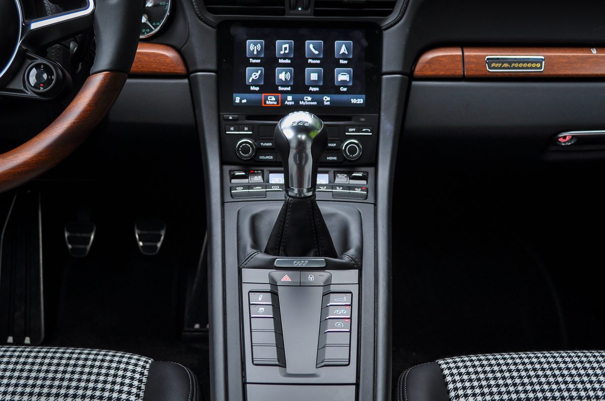 PORSCHE 911