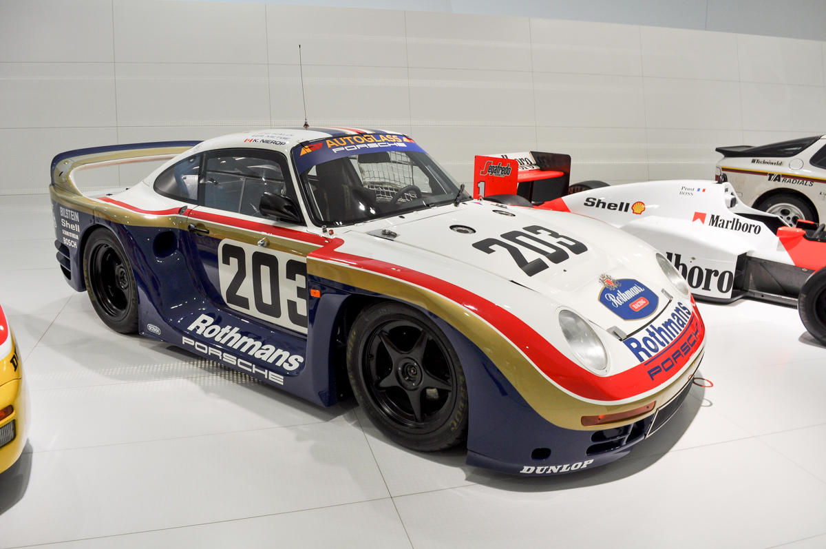 PORSCHE 911