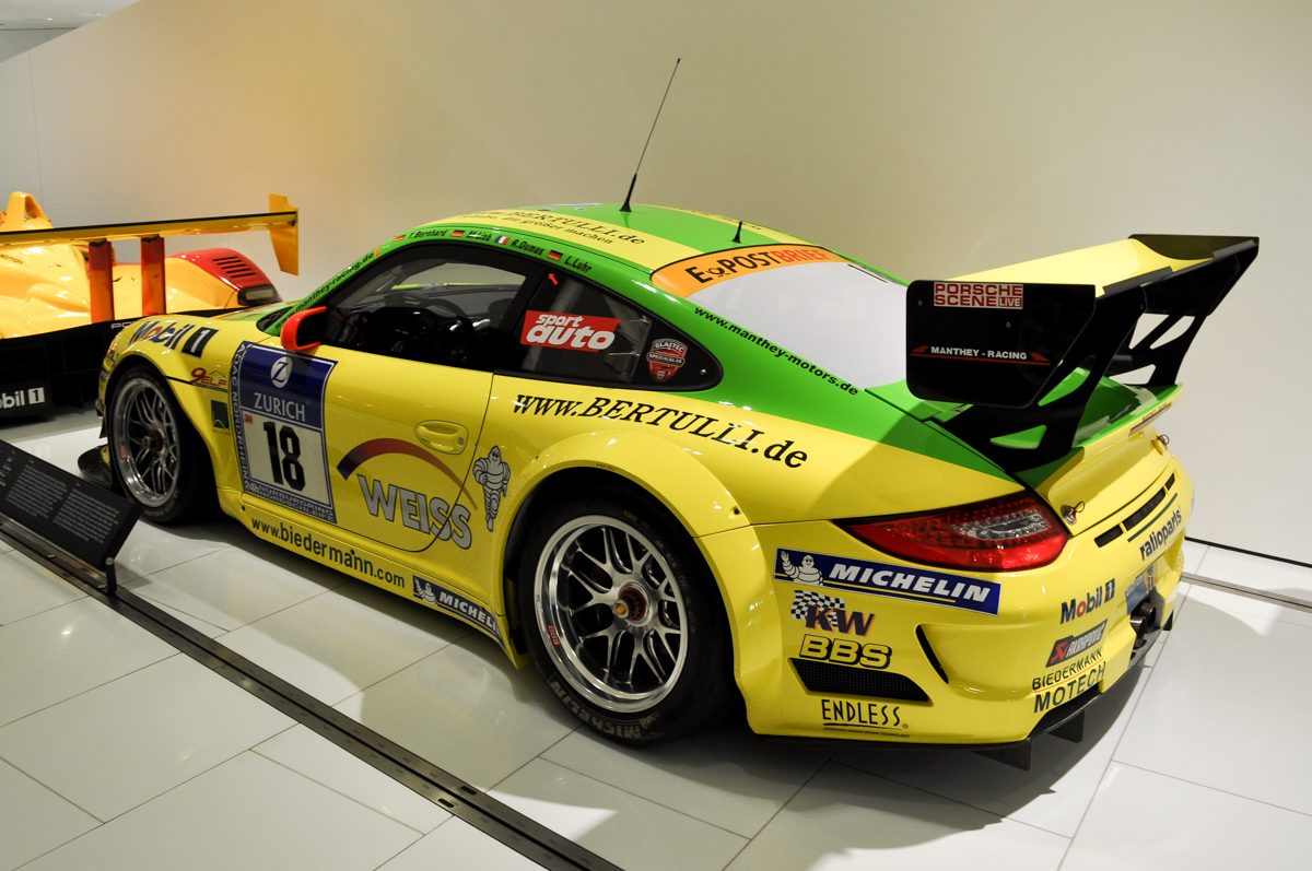 PORSCHE 911