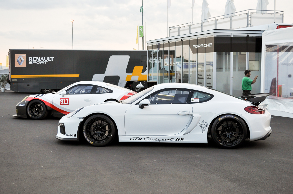 PORSCHE 911