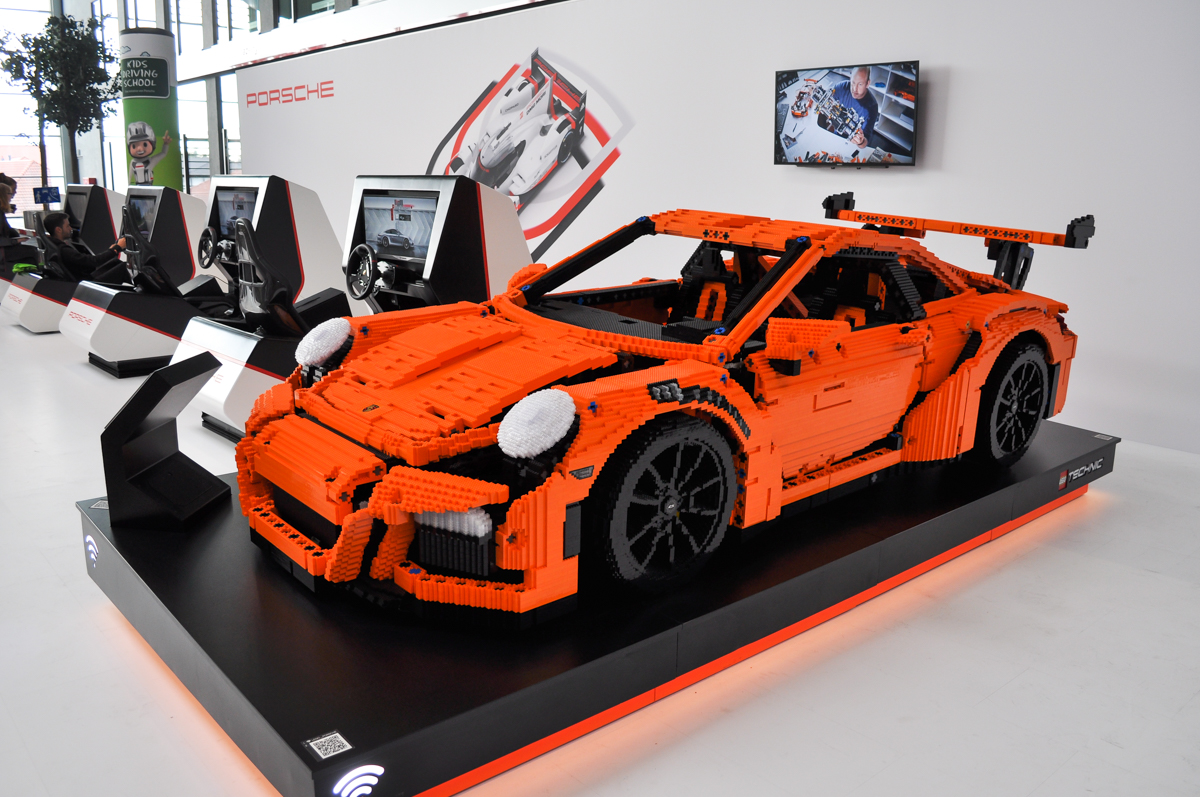 PORSCHE 911