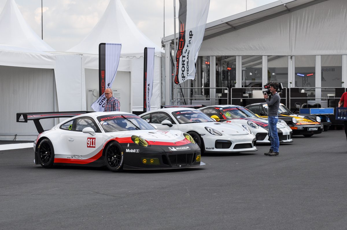 PORSCHE 911