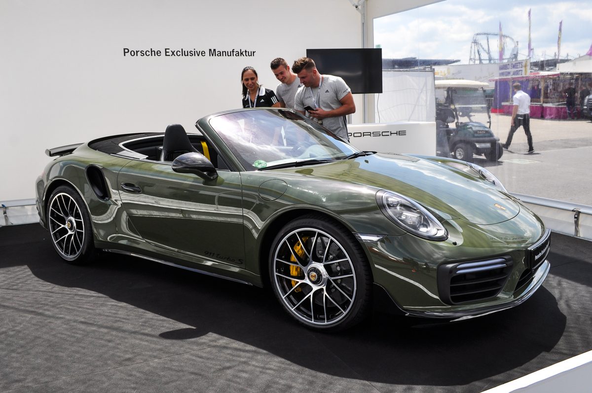 PORSCHE 911