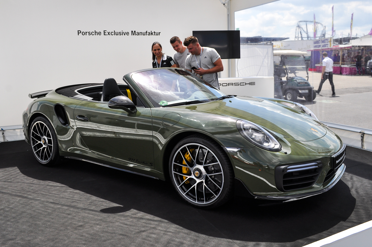 PORSCHE 911