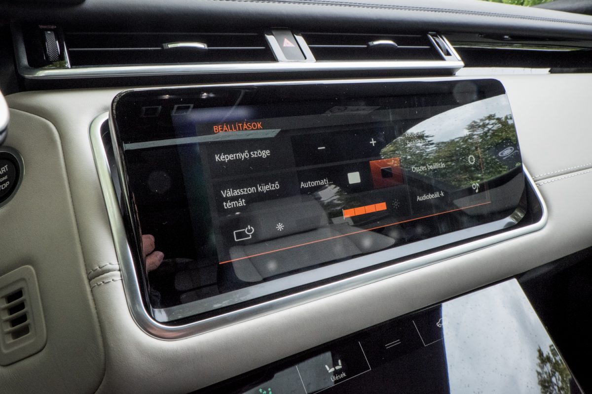 LAND ROVER RANGE ROVER VELAR