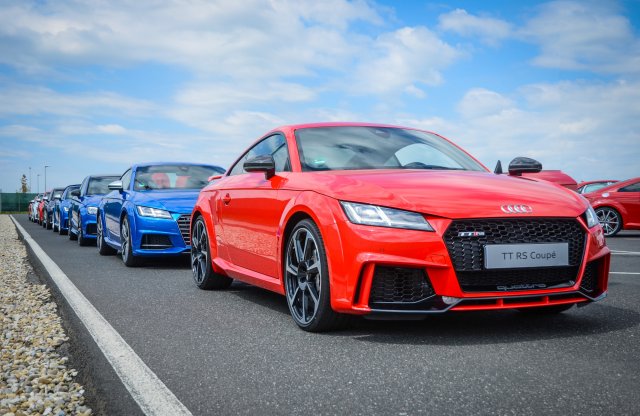 Mit tud egy Audi a gyári tesztpályán?