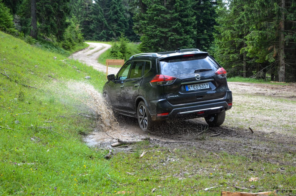 NISSAN X-TRAIL