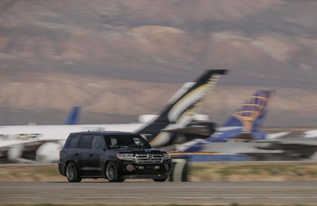 Több mint 370 km/órás tempóra volt képes a leggyorsabb SUV