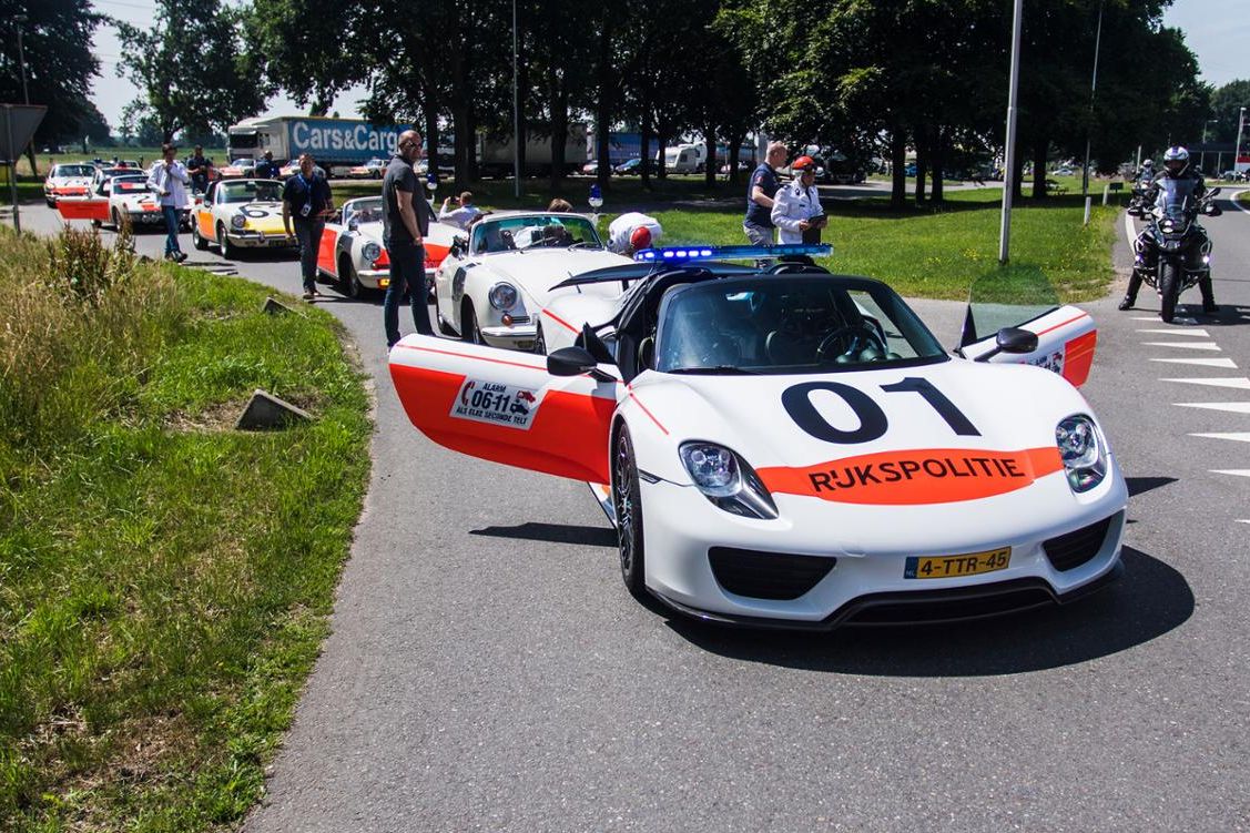 PORSCHE 911