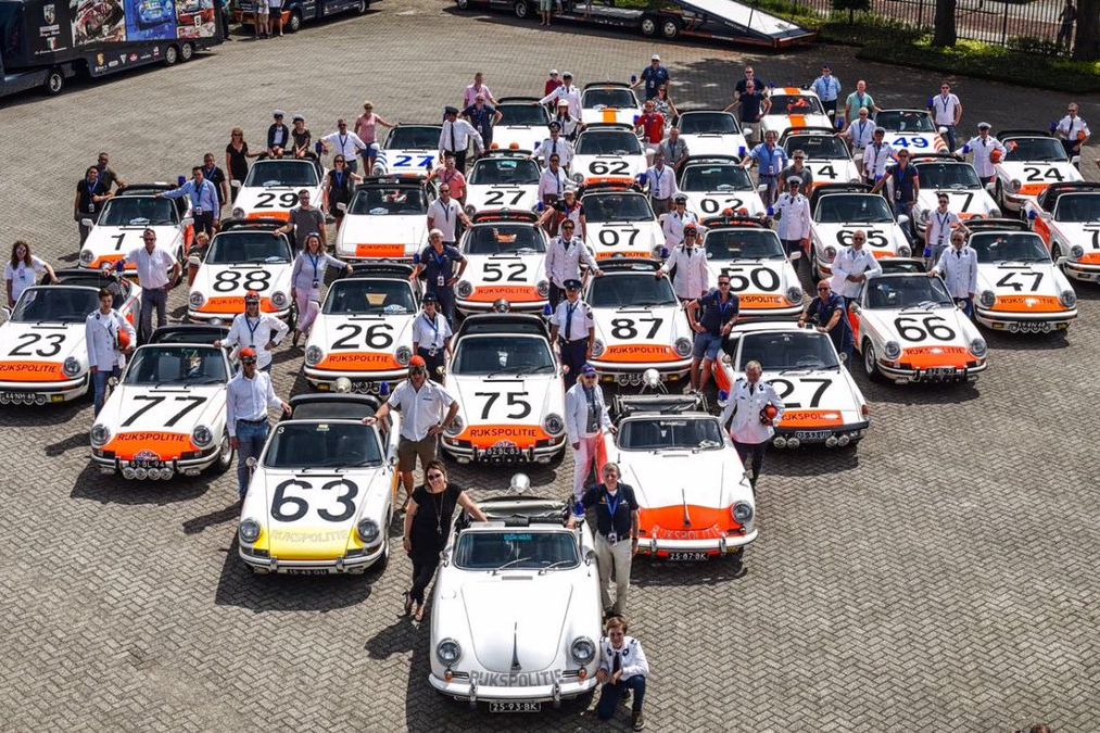 PORSCHE 911
