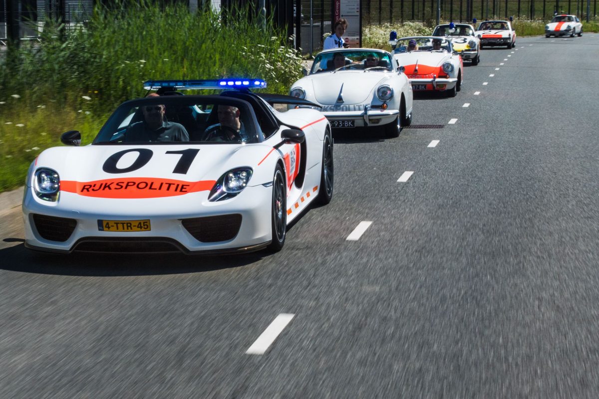 PORSCHE 911