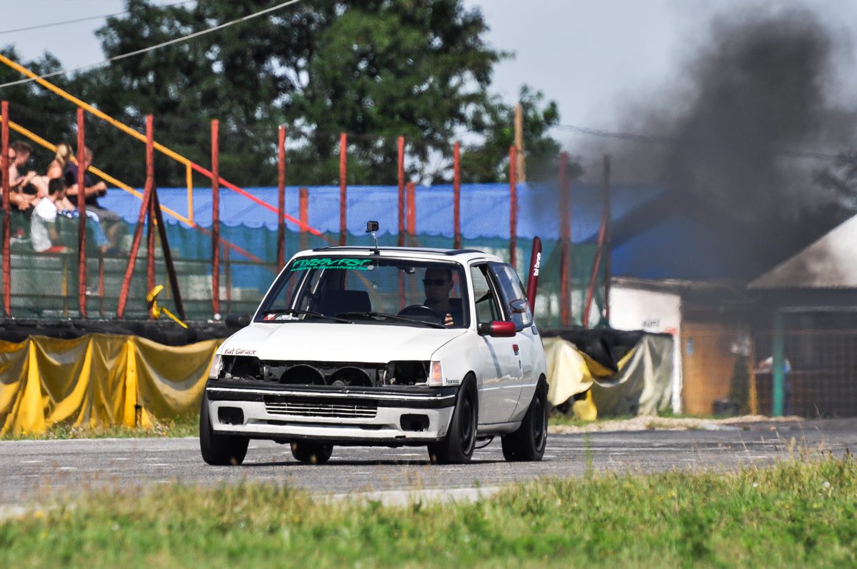 PEUGEOT 205