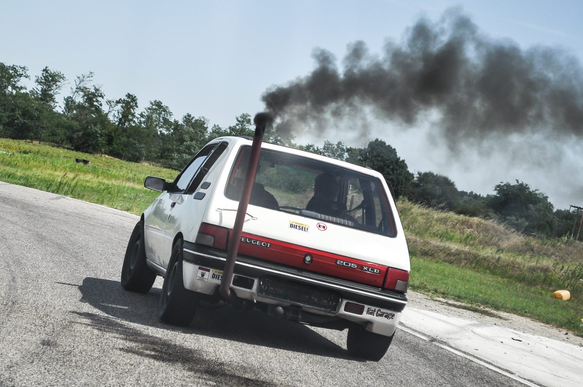 PEUGEOT 205
