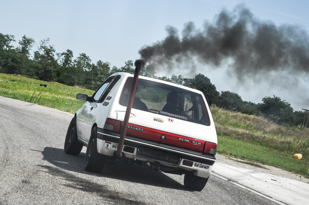 PEUGEOT 205