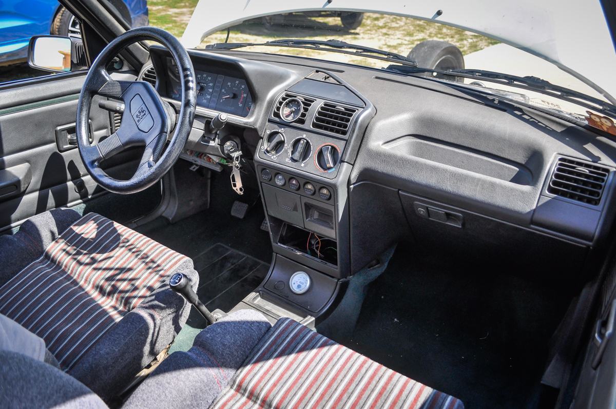 PEUGEOT 205