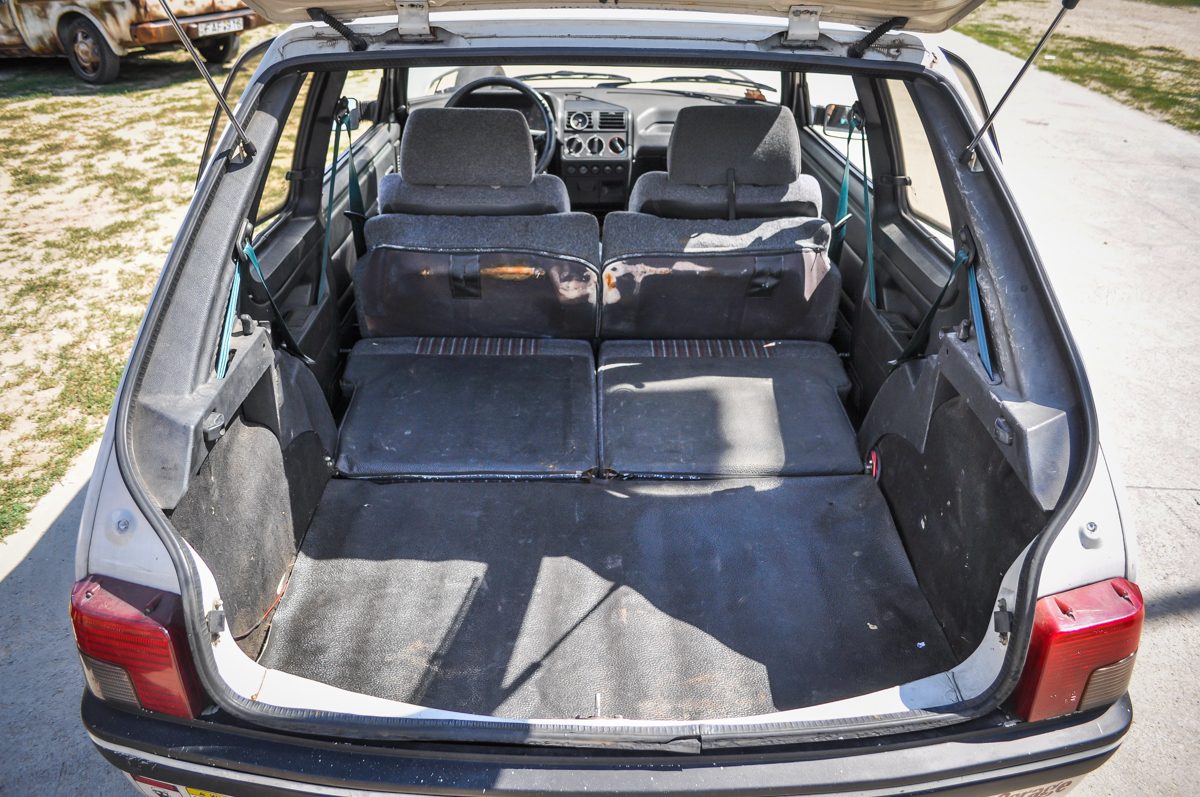 PEUGEOT 205