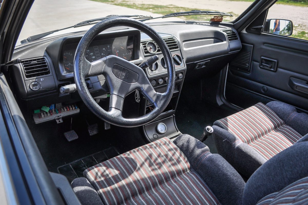 PEUGEOT 205