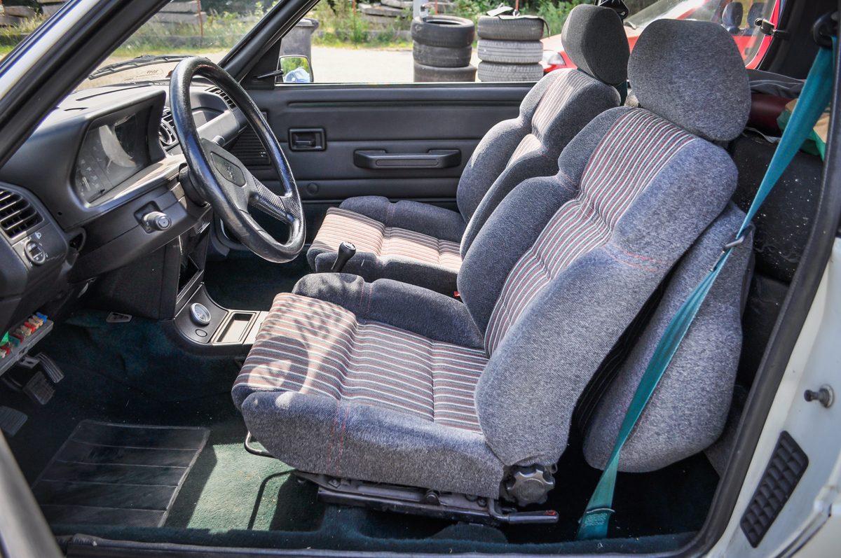 PEUGEOT 205
