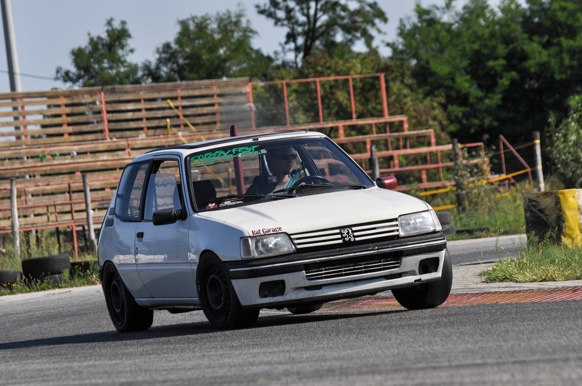 PEUGEOT 205