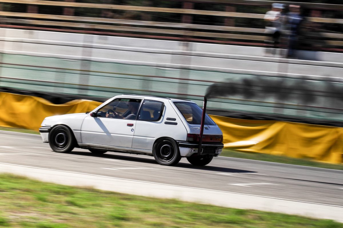 PEUGEOT 205