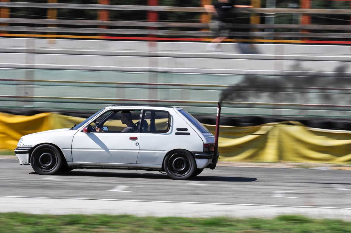 PEUGEOT 205