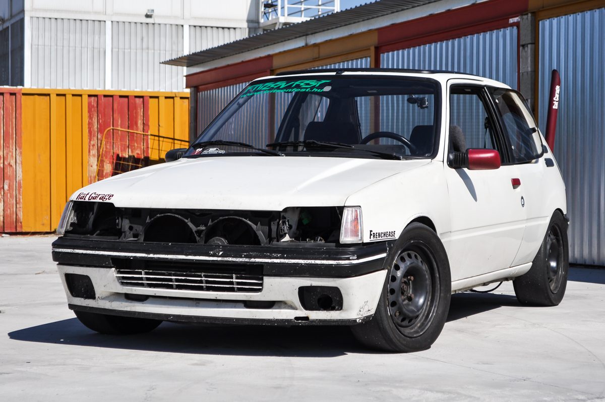 PEUGEOT 205
