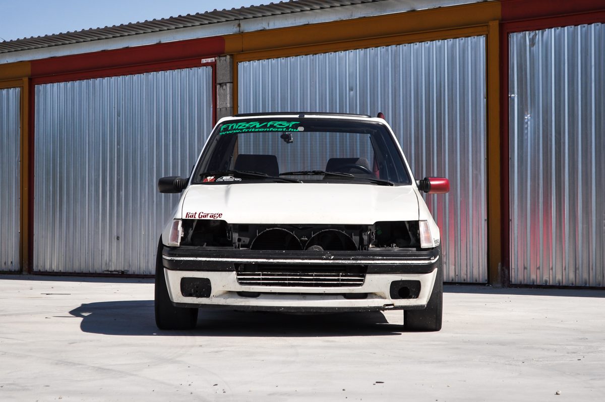 PEUGEOT 205