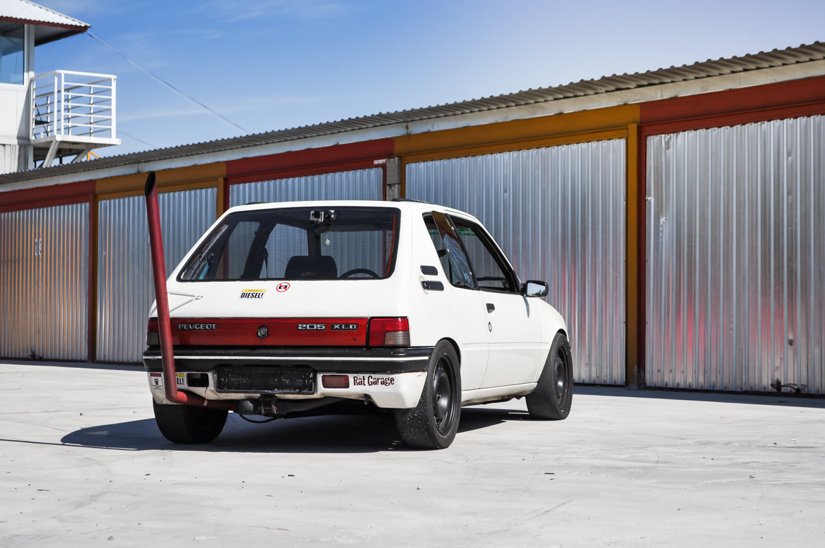 PEUGEOT 205