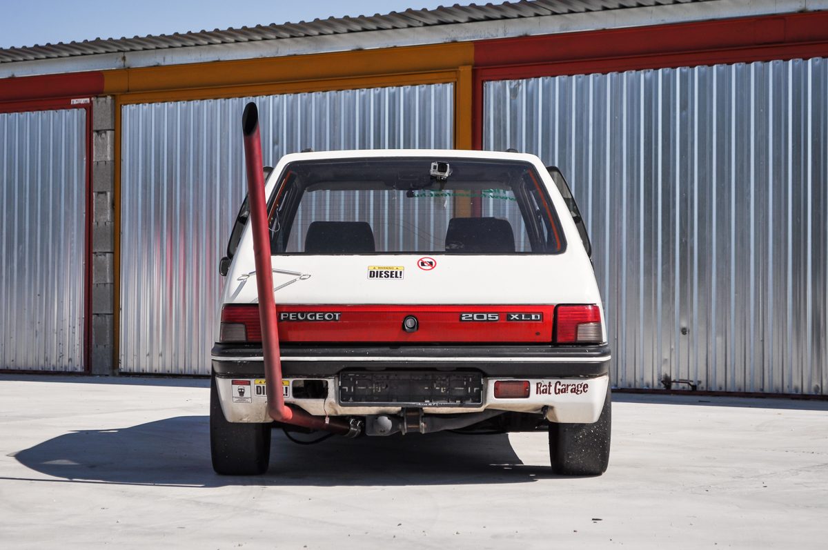 PEUGEOT 205