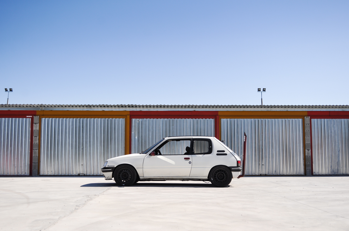 PEUGEOT 205
