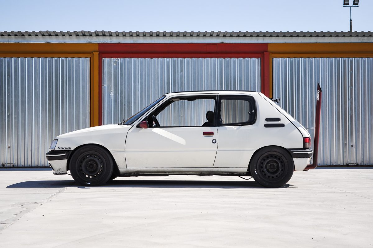 PEUGEOT 205
