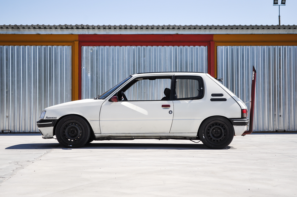 PEUGEOT 205