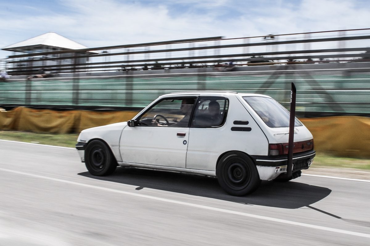 PEUGEOT 205