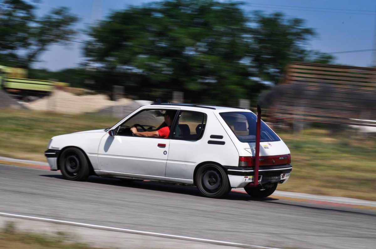 PEUGEOT 205