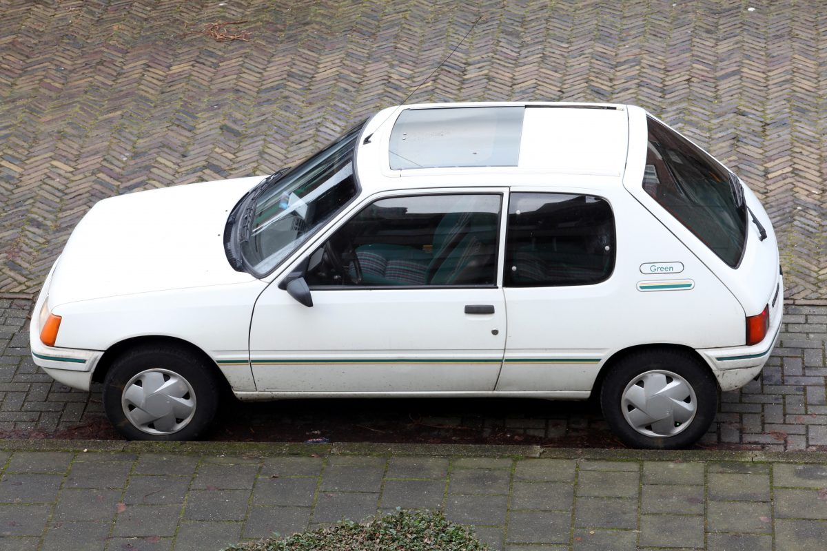 PEUGEOT 205
