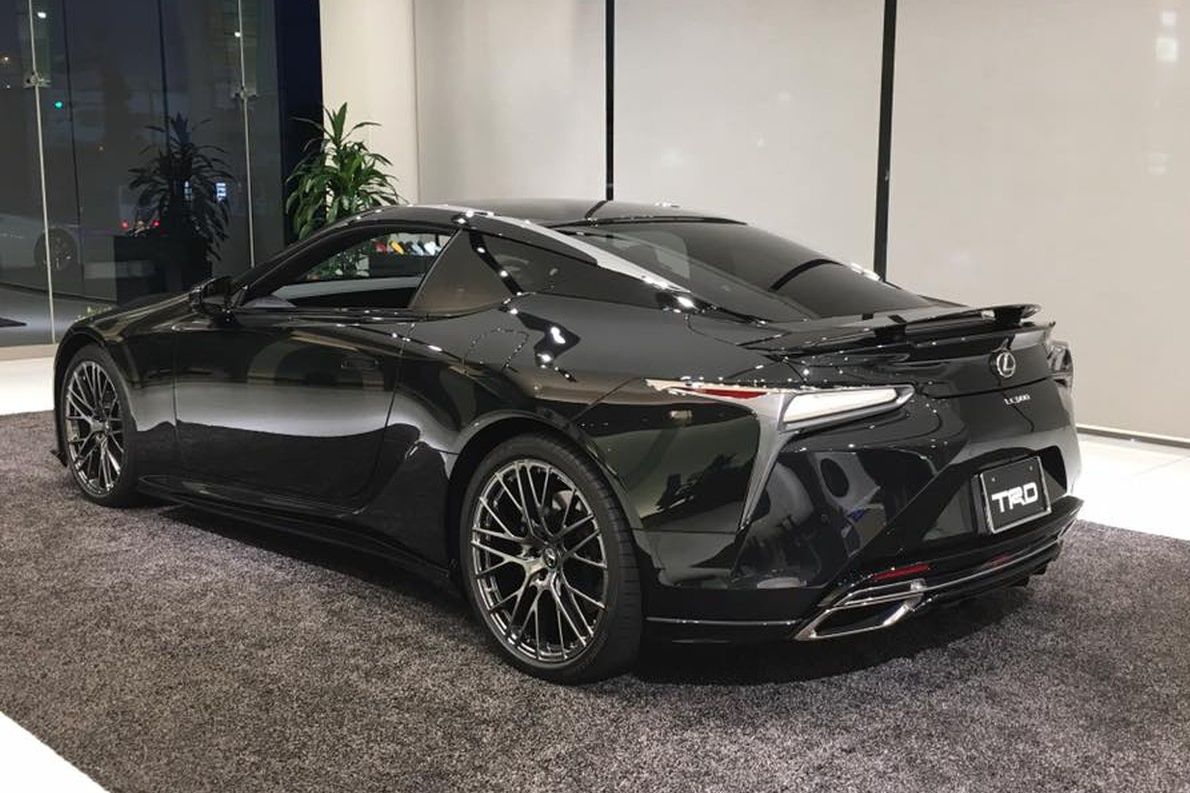 LEXUS