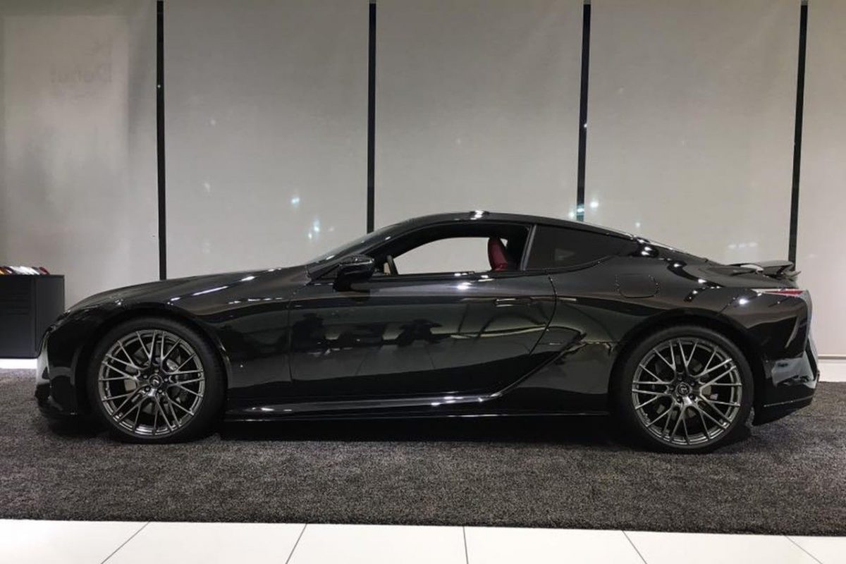 LEXUS