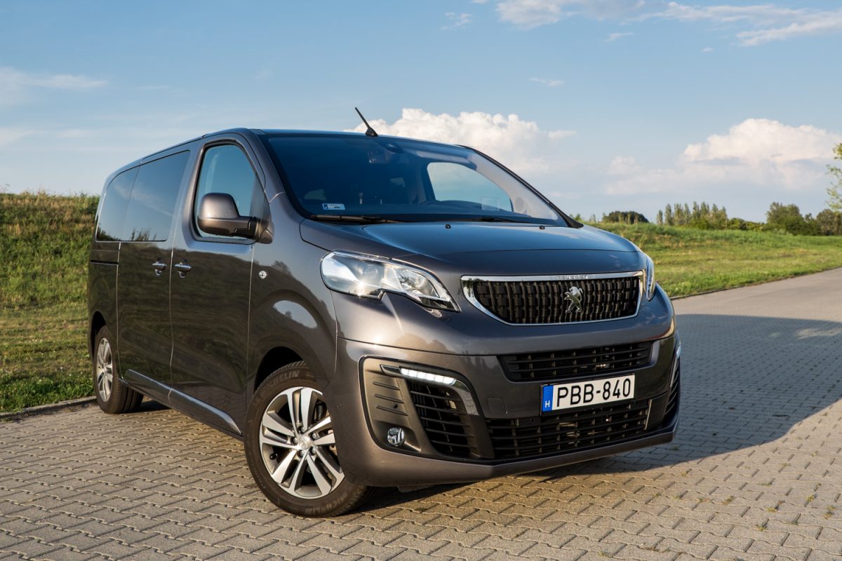 PEUGEOT TRAVELLER